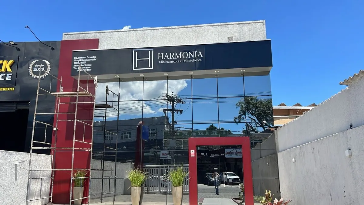 Fachada da Clínica Harmonia na Av. Cesário de Melo